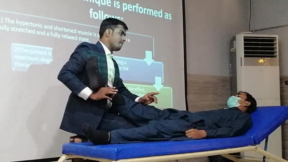 Karachi — Workshop on MET at Dr Farah Essa academy